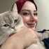 Ev ve aile ortamına uyumlu sessiz sakin bir kedi fotoğraf