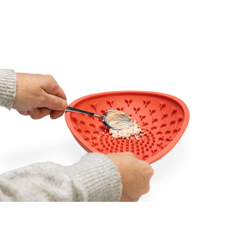 Beeztees Lick Silikon Yavru Köpek Mama Yeme Oyuncağı 19cm (Kırmızı)