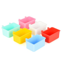 Quik Renkli Plastik Kuş Yemliği 5,5x3,5x2,5cm (Karışık Renkli)