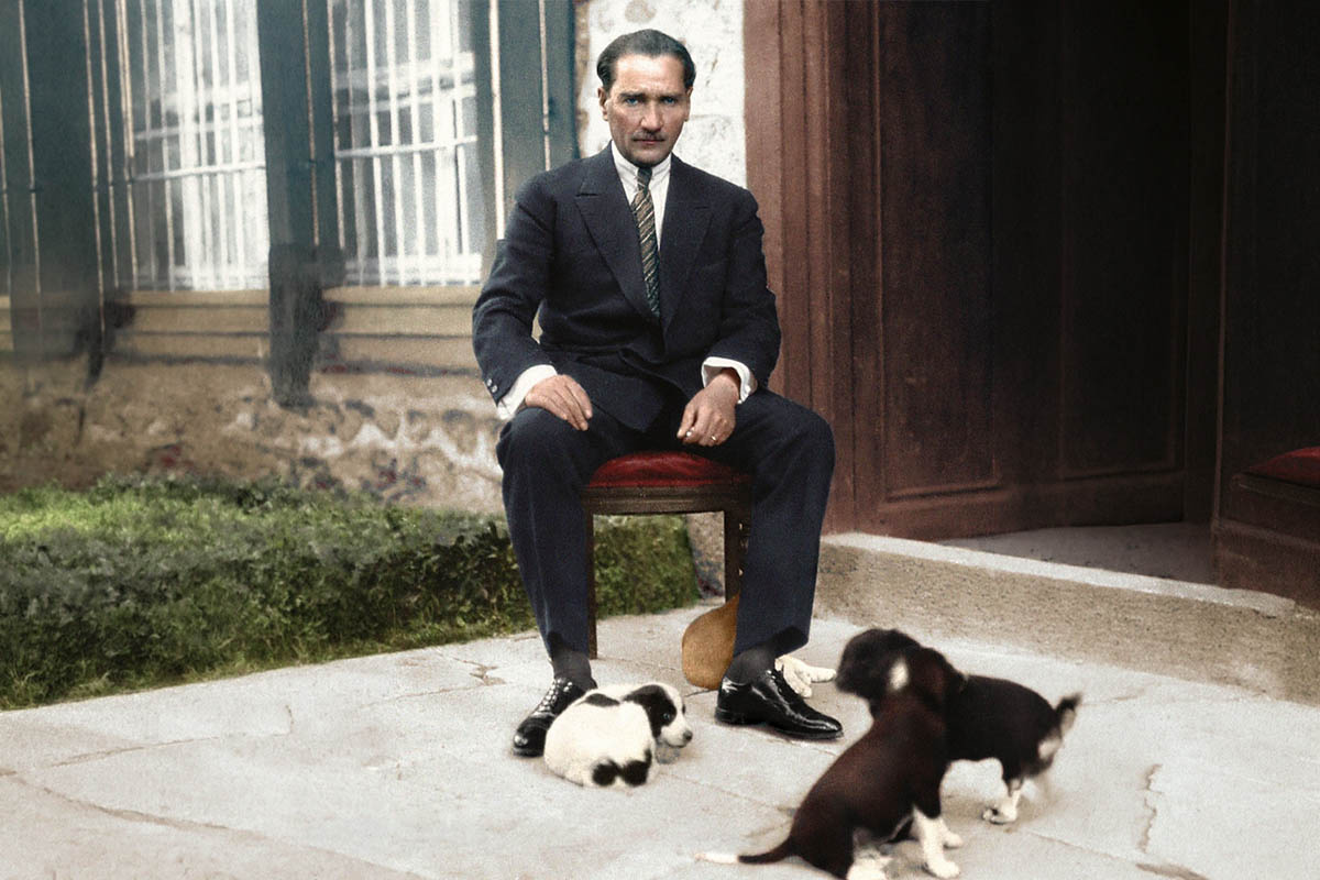 Atatürk ve yavru köpekler